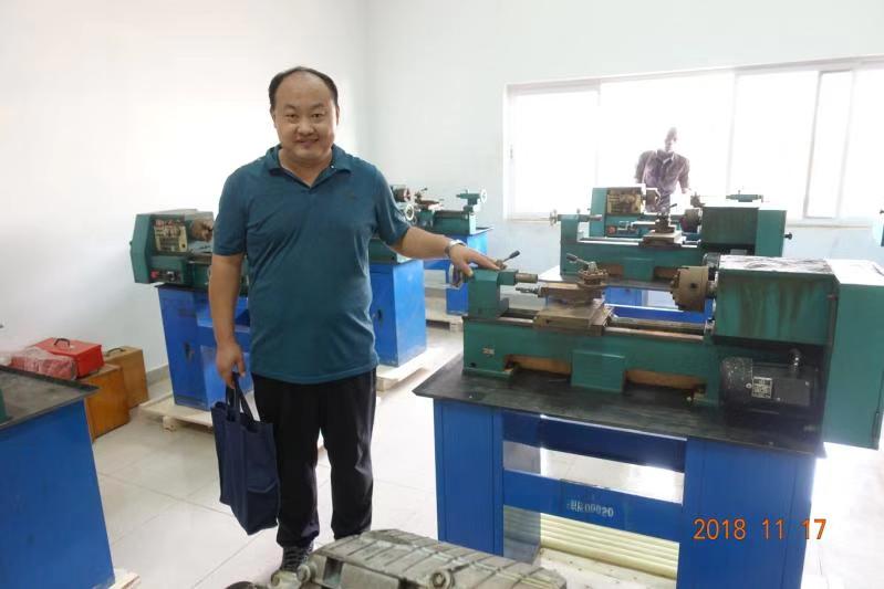 MG冰球突破官网捐建的创造太阳乌干达石油培训学院机床设备实训中心